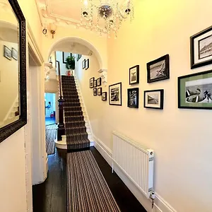 3* Pensión The Hedley Townhouse